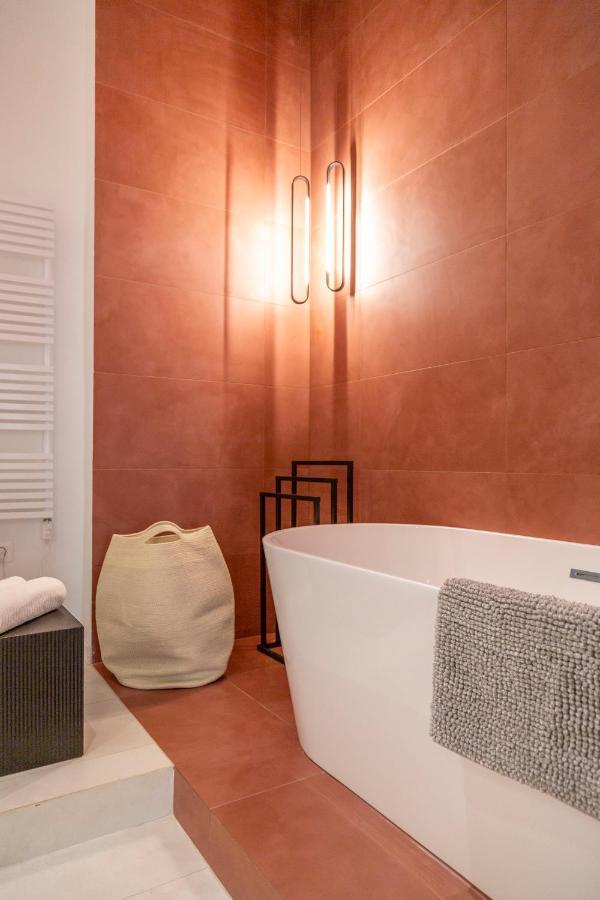 Luxurious Minimalist Residence With Sauna By Prestige Homes Budapešť Exteriér fotografie