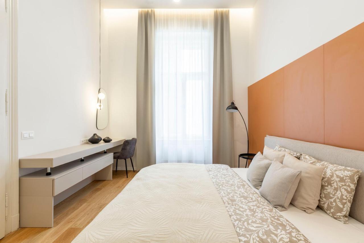 Luxurious Minimalist Residence With Sauna By Prestige Homes Budapešť Exteriér fotografie
